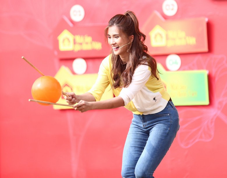 Bà mẹ U40 dễ thương khi tham gia chương trình.