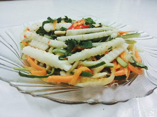 Củ đậu lành tính, dù ăn sống hay chế biến thành các món ăn đều tốt, có tác dụng giải nhiệt cơ thể. (Ảnh minh họa)