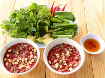 Thực hư thông tin ăn tiết canh uống vài chén rượu sẽ không mắc liên cầu lợn