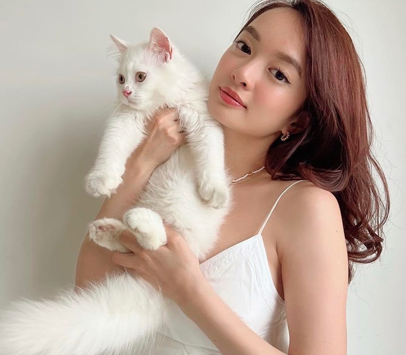 Cô đã có sự lột xác ngoại hình bất ngờ bởi trước đó, Kaity Nguyễn được cộng đồng mạng nhớ đến hình ảnh mỹ nhân sở hữu vòng 1 "khủng". 
