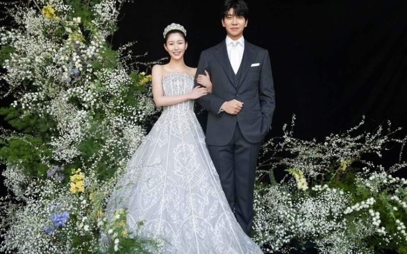 Lee Seung Gi và Lee Da In chính thức tổ chức lễ cưới sang trọng tại khách sạn Grand Intercontinental Seoul-Parnas ở Gangnam-gu, Seoul, Hàn Quốc vào ngày 7/4.
