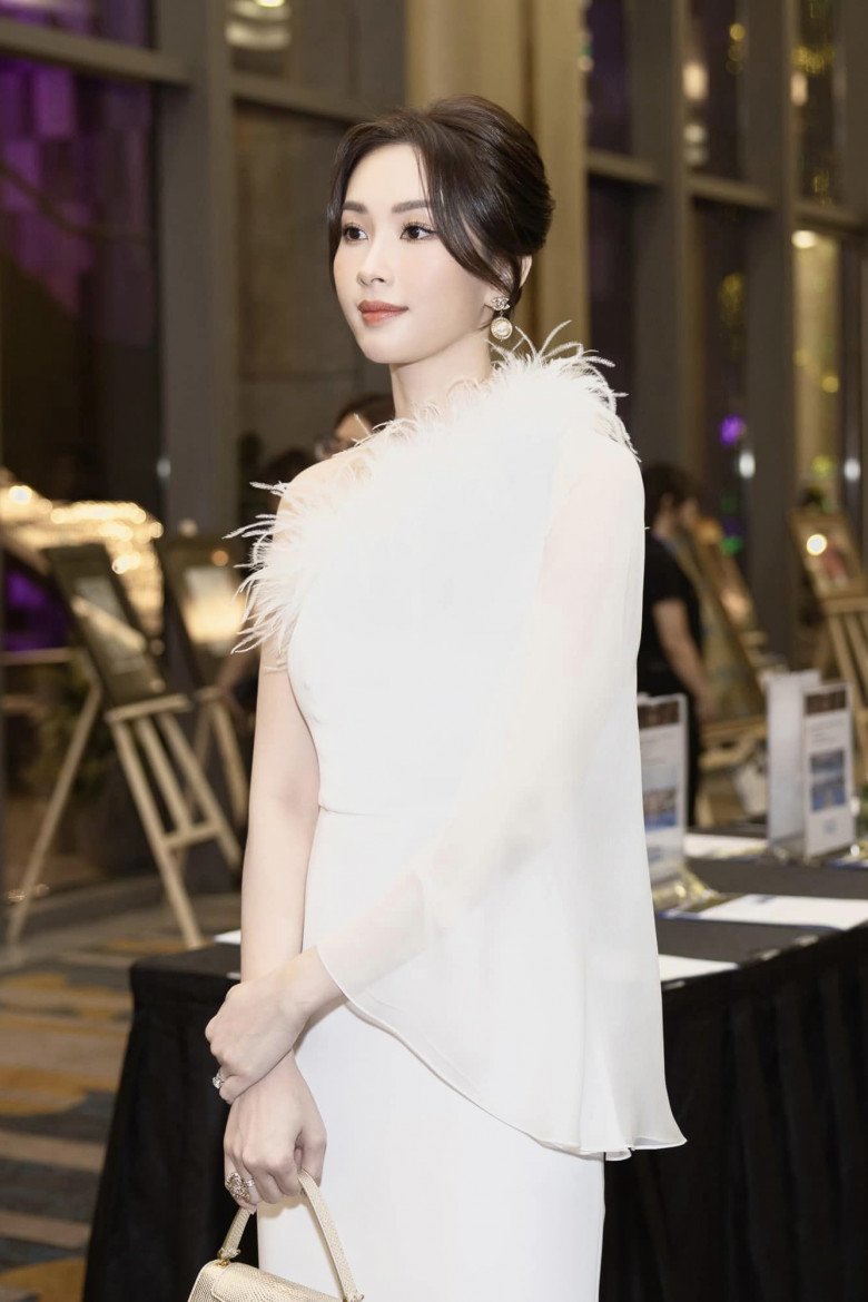 Việt Nam có một Hoa hậu chưa từng mặc xấu, mực thước suốt 1 thập kỷ, xách túi hiệu cũng “giấu giếm” - 1
