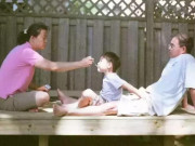 Làm mẹ - Cháu nghỉ hè về quê chơi với ông bà được 1 tuần đã đòi lên vì bà cả ngày "nhồi ăn" thịt gà, thịt vịt..., nửa đêm gọi dậy ăn