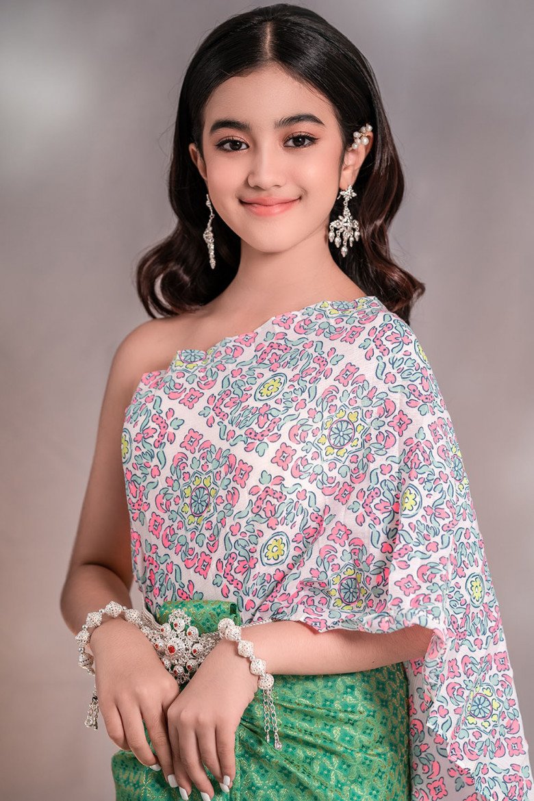 Công chúa hoàng gia Campuchia đẹp lai Pháp, 12 tuổi mộc mạc như thường dân - 6
