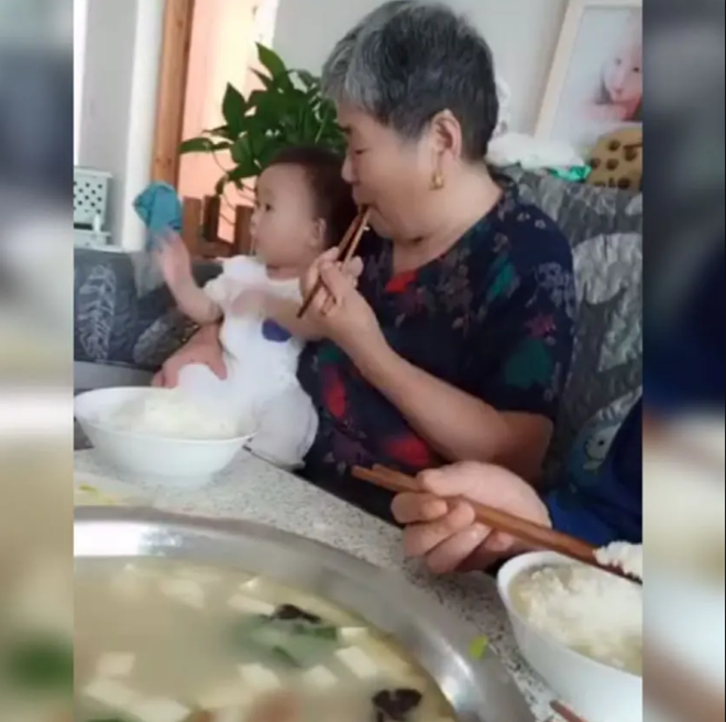 Bà nội cho cháu trai 9 ngày tuổi ăn bột gạo, con dâu thêm bất lực vì câu nói của mẹ chồng - 5