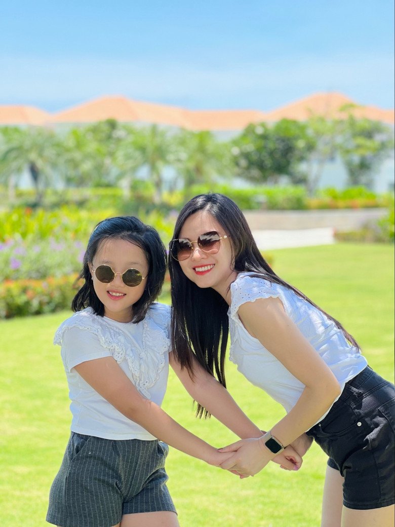 Mỗi lần 2 mẹ con Khánh Ly xuất hiện, không gian đều sáng bừng bởi sự vui vẻ, lạc quan.