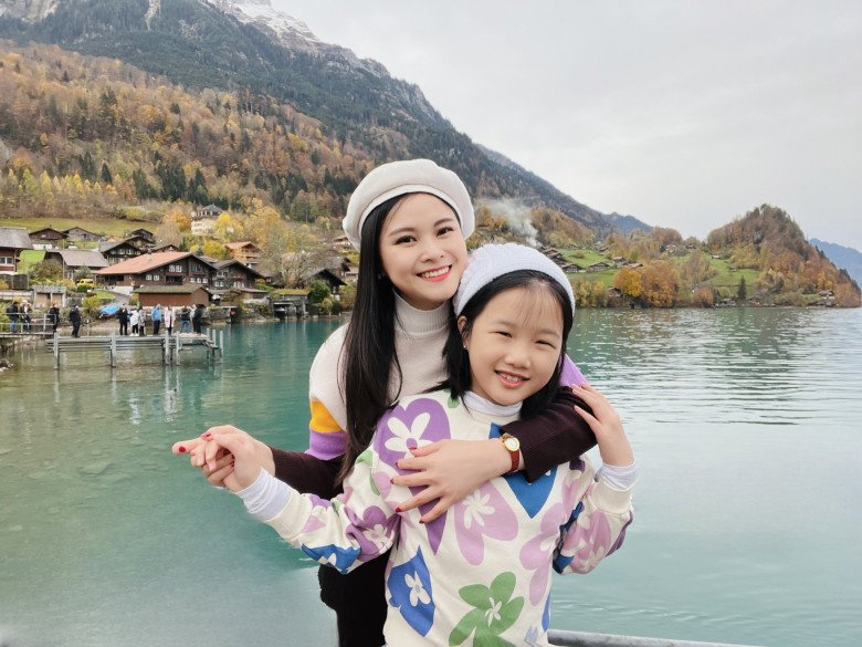 Ngoài khả năng ngoại ngữ tốt, Mina Phạm còn siêu hoạt ngôn giống mẹ.