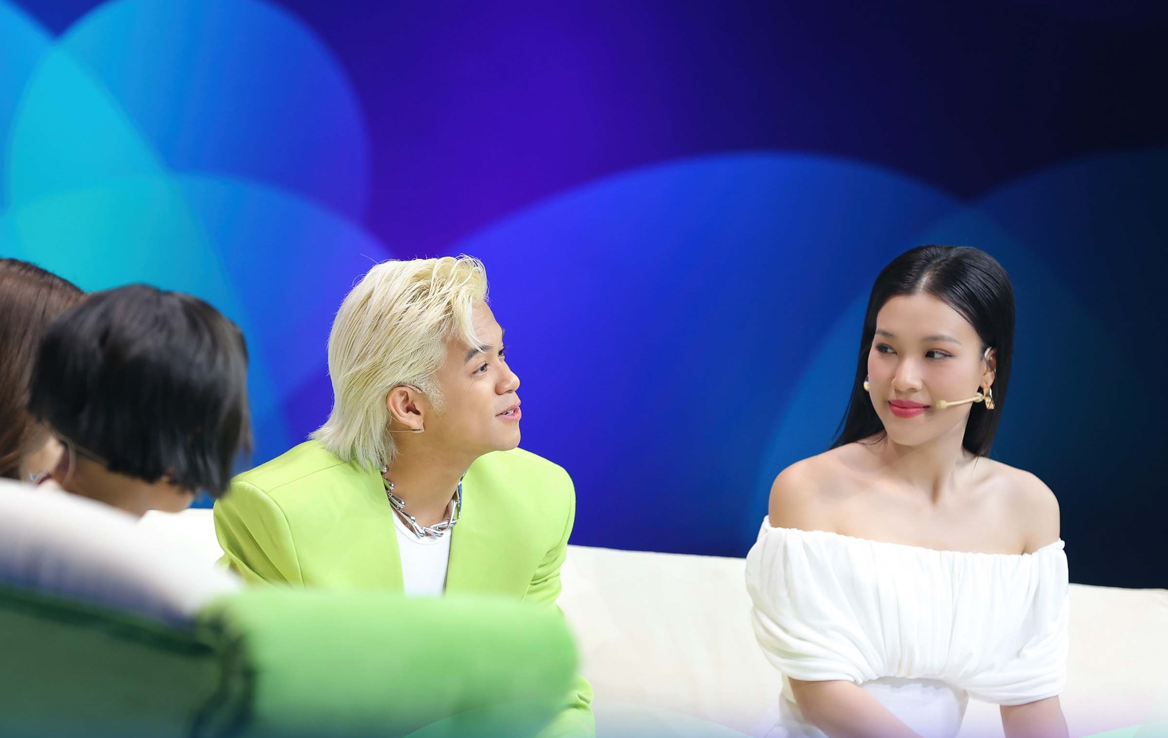 Nữ chính Người Ấy Là Ai có amp;#34;giao diệnamp;#34; khác biệt gây trầm trồ: Sốc khi phát hiện ảnh của bạn trai và nhân tình - 12