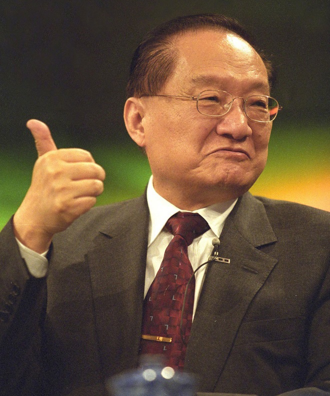 Tờ Minh Báo chính là do ông hao tâm tổn huyết gây dựng nên.