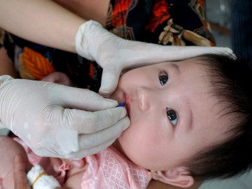 Vì sao phải bổ sung vitamin A cho trẻ? Thừa vitamin A có nguy hiểm không?