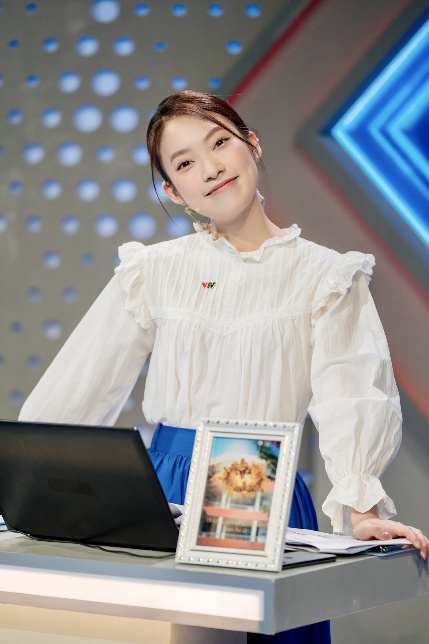 Khánh Vy là MC trẻ được nhiều người yêu mến.