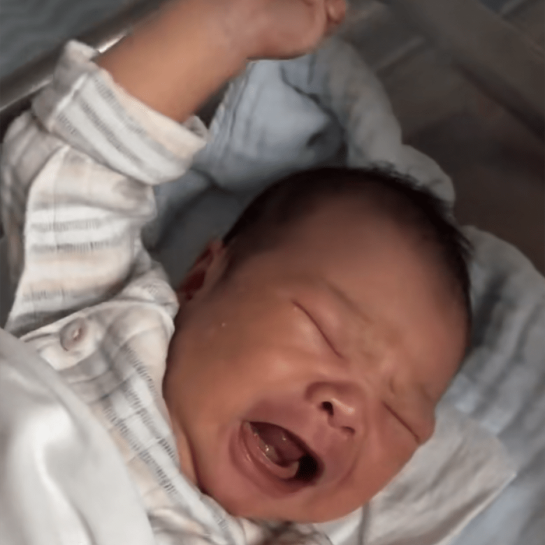 Hôm cô rời khỏi thế giới này, em bé của vợ chồng cô mới chỉ được 9 ngày tuổi.