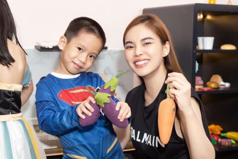 Hiện tại con trai khôn lớn gần được 5 tuổi khiến Giang Hồng Ngọc vui mừng.