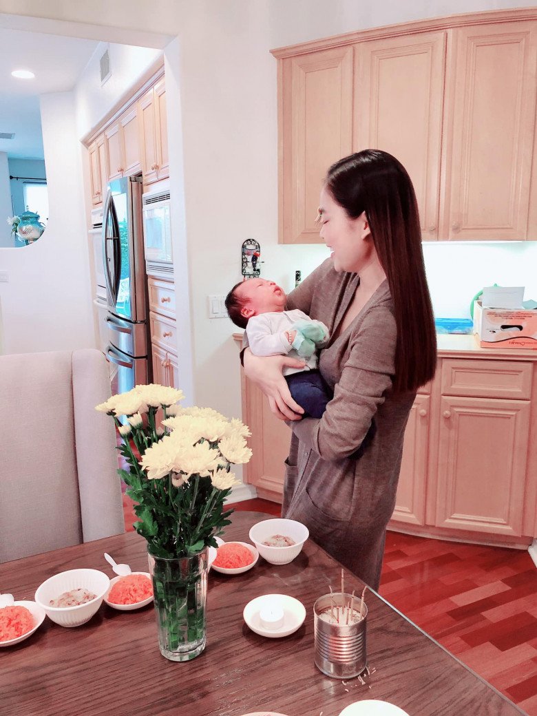 Nhóc tì Cà Rốt bụ bẫm ngày mới chào đời.