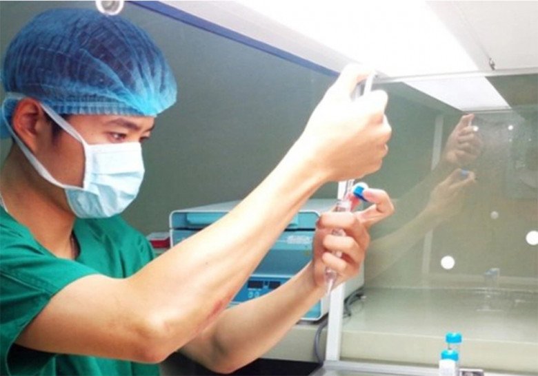 Kể từ thời điểm bắt đầu tiến hành thụ tinh trong ống nghiệm đến khi biết kết quả có thai tối thiểu là khoảng một tháng. (Ảnh minh họa)