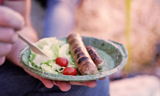 Bát đĩa làm từ lá cây giúp thân thiện với môi trường, giảm rác thải dùng 1 lần