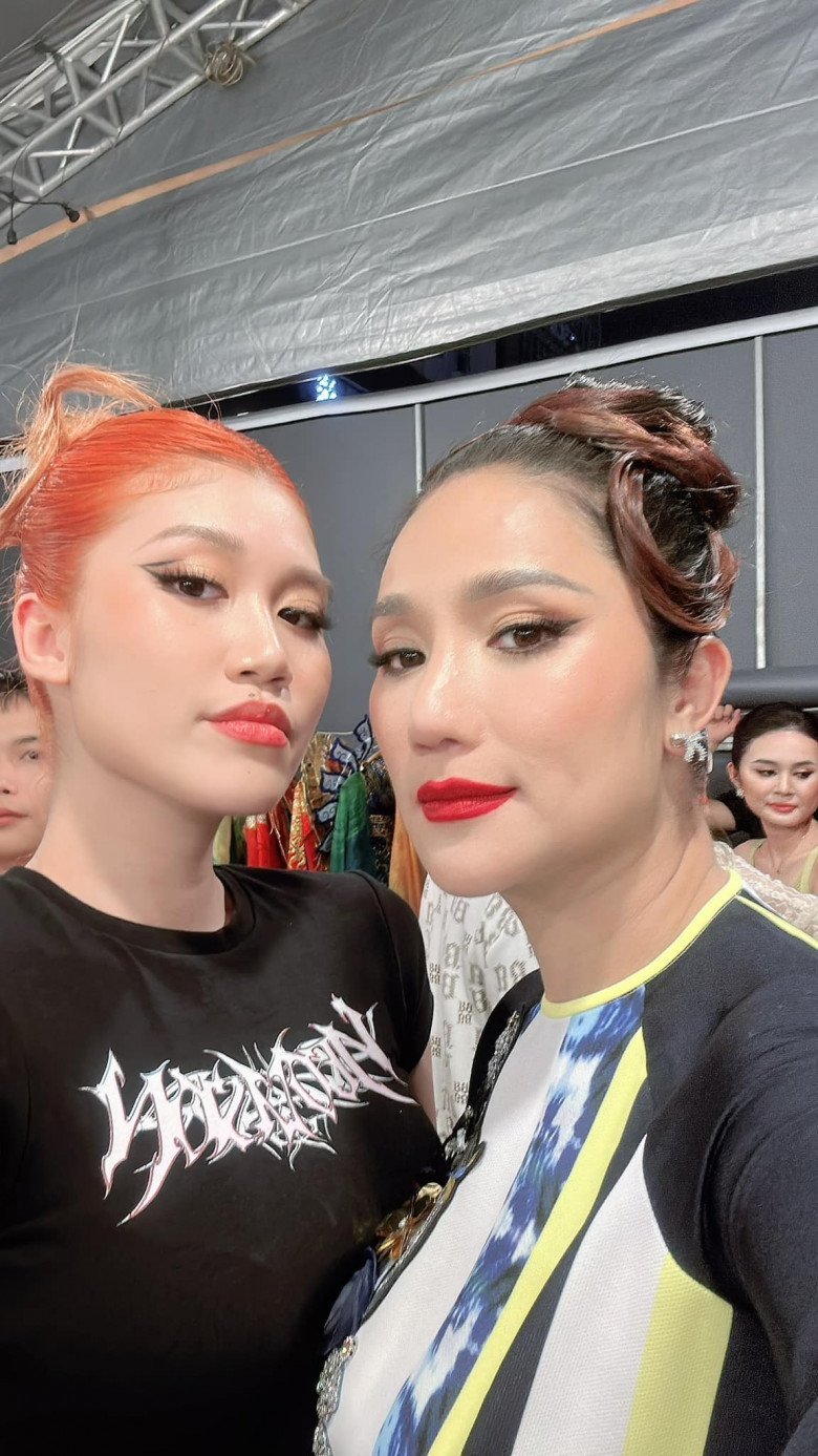 Cát Tường An đã 21 tuổi, cao hơn mẹ nhưng Cát Tường vẫn coi con bé bỏng.