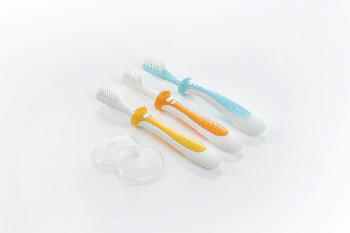 Bộ bàn chải đánh răng 3 bước của Pigeon