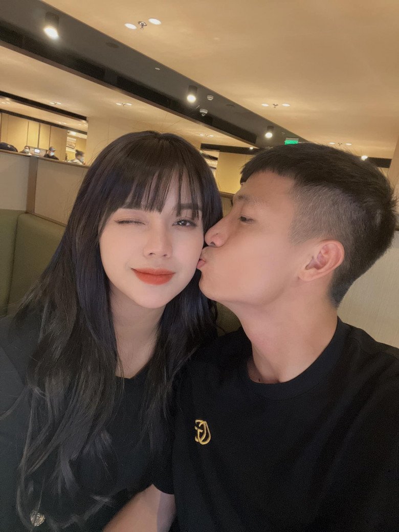 Bùi Tiến Dũng - Khánh Linh vốn là một trong những gia đình cầu thủ nổi tiếng hạnh phúc.