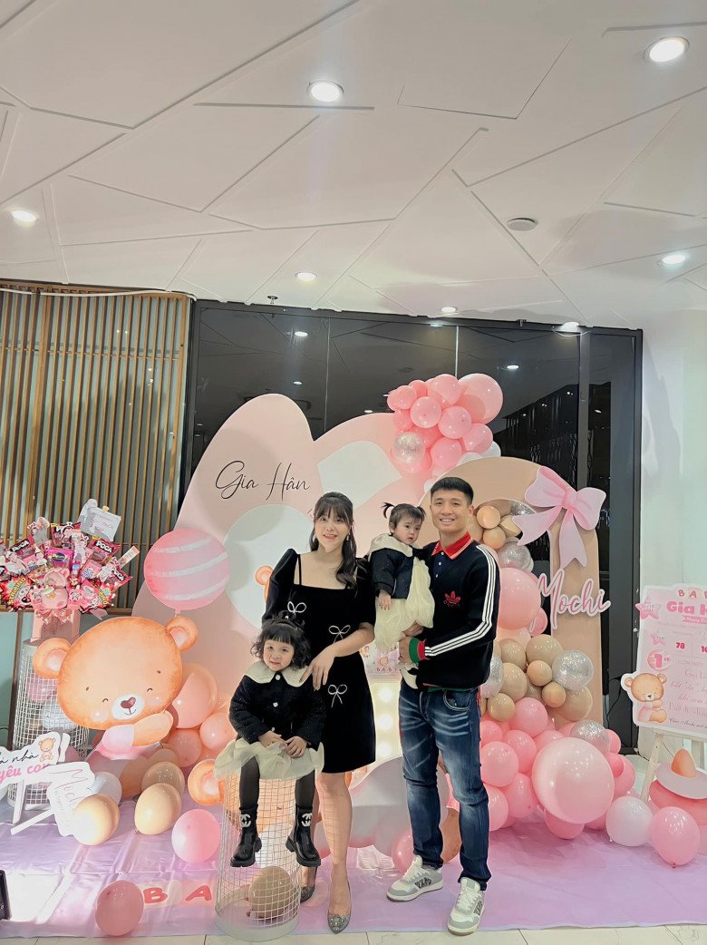 Vợ chồng Bùi Tiến Dũng hạnh phúc tổ chức sinh nhật cho con gái vào đầu năm 2023.