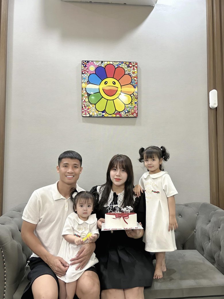 4 năm bên nhau, vợ chồng Bùi Tiến Dũng có cuộc sống ngày càng viên mãn.