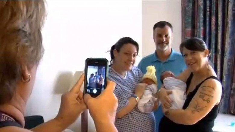 Hai mẹ con sinh cùng bệnh viện ở Mỹ.