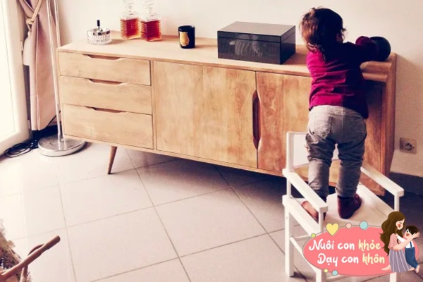 Các hộp thuốc rất dễ bị nhầm lẫn với kẹo bánh, trẻ nhỏ chưa đủ nhận thức để phân biệt nên sẽ rất nguy hiểm.