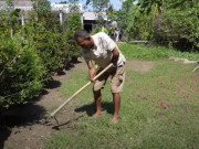 Tin tức - Người đàn ông có đôi tay giống như cái kéo, việc gì cũng có thể làm khiến hàng xóm ngưỡng mộ