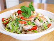 Bếp Eva - Nắng nóng chán cơm, vợ nhanh tay đem miến trộn với những thứ này ngon mát, tuần ăn vài lần không chán!