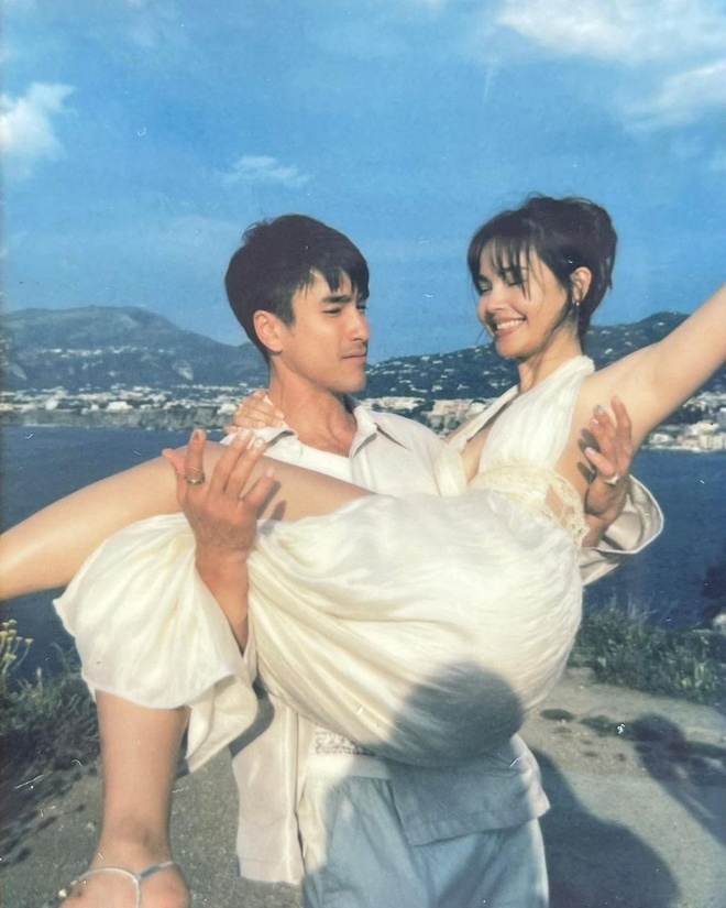 Nadech và Yaya nhận được rất nhiều lời chúc phúc từ bạn bè đồng nghiệp.
