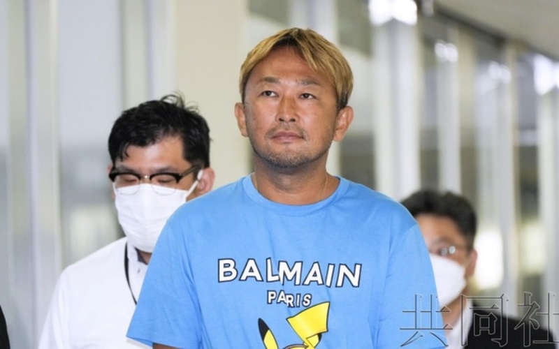 Mới đây, báo chí truyền thông vừa đưa tin Yoshikazu Higashitani - YouTuber chuyên bóc phốt đời tư của nghệ sĩ Nhật Bản, đã bị cảnh sát bắt giữ sau khi trở về nước.
