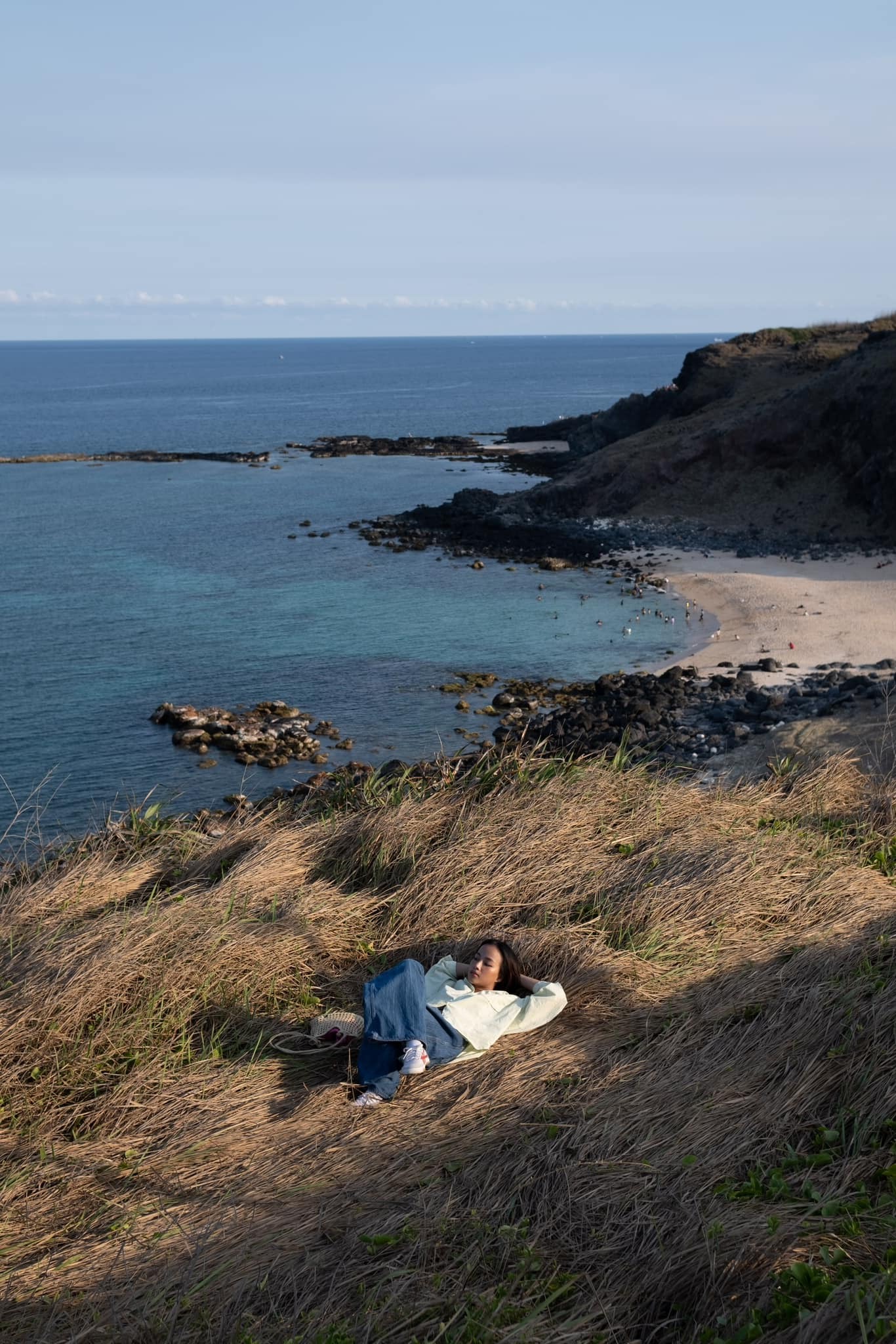 Địa điểm này đi qua Dốc Phượt một đoạn và trước khi đến lối rẽ vào Gành Hang.