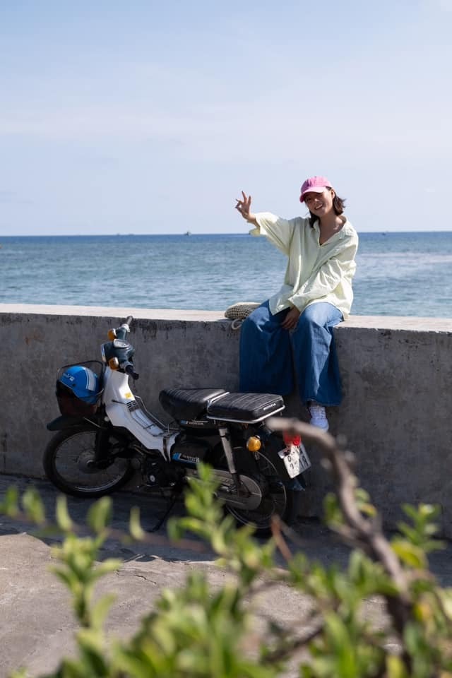 Cô nàng rất thích đi đến những nơi bình yên, ít người tới vì trải nghiệm du lịch những nơi này sẽ rất đặc biệt.