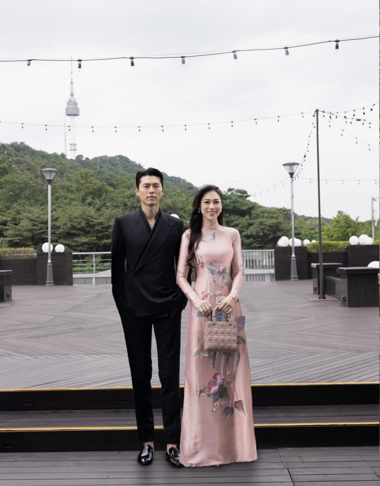 amp;#34;Cô giáo Hà thành dạy tạo dángamp;#34; đứng cạnh Hyun Bin, đã sinh 3 con vẫn được khen xứng đôi - 3