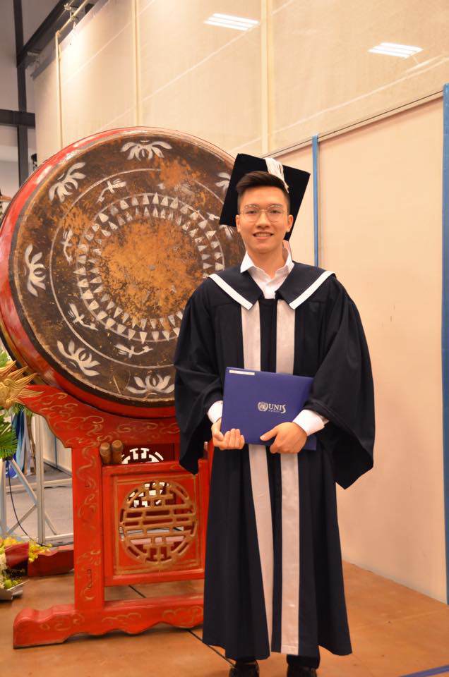 Cậu theo học ngành Bác sĩ Y khoa tại trường Đại học Melbourne, Úc.