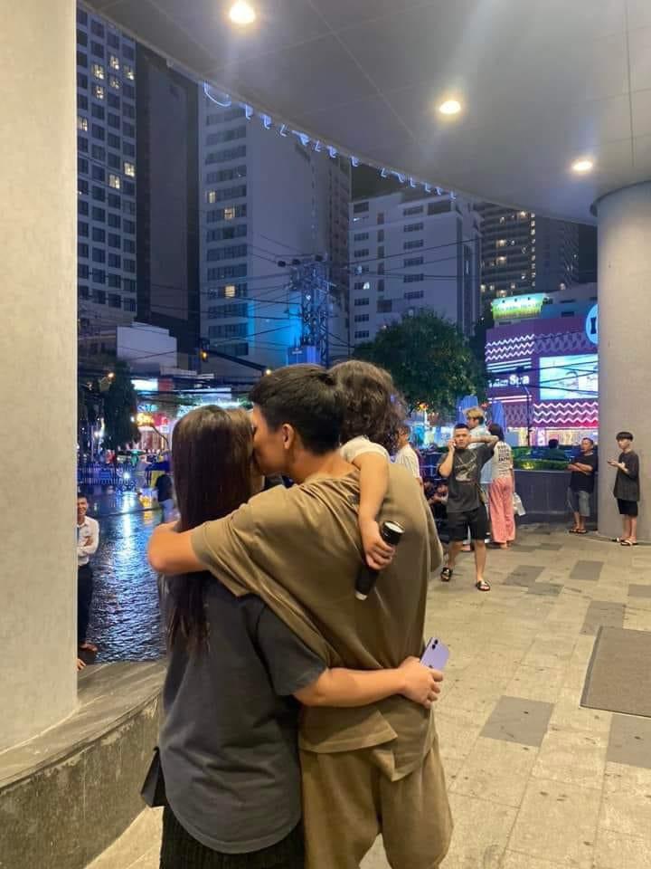  Bùi Tiến Dũng trả lời người thân rằng vợ anh bị hack Facebook.