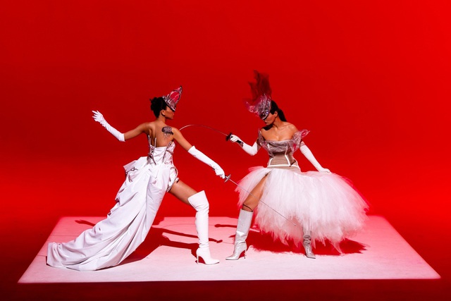 Sao Việt 24h: Bùi Tiến Dũng đăng ảnh mùi mẫn bên vợ con với vết thương trên trán, dân mạng lại bênh amp;#34;hackeramp;#34; - 6