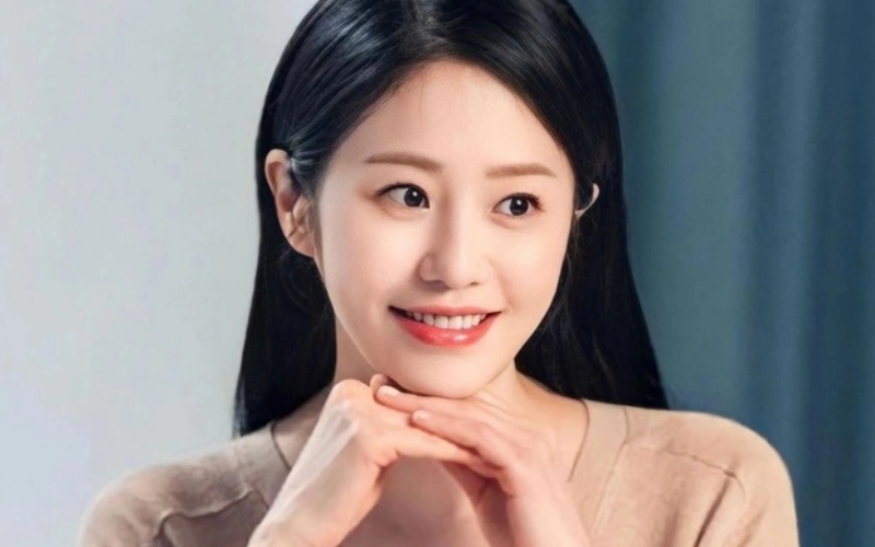 Mới đây, chương trình Happy Morning của kênh truyền hình Channel A vừa gây chú ý lớn khi đưa tin về nữ minh tinh Go Hyun Jung. Trước đó, cô dính tin đồn chi tận 100 triệu won (tương đương 1,7 tỷ đồng) cho quá trình chăm sóc da.

