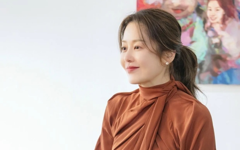 Đối với tò mò của khán giả, Go Hyun Jung khẳng định: "100 triệu won (1,7 tỷ đồng) là con số được thổi phồng quá đà. Tất nhiên cô ấy thường xuyên đến phòng khám da liễu và mát xa da mặt nhưng tổng chi phí là sai".
