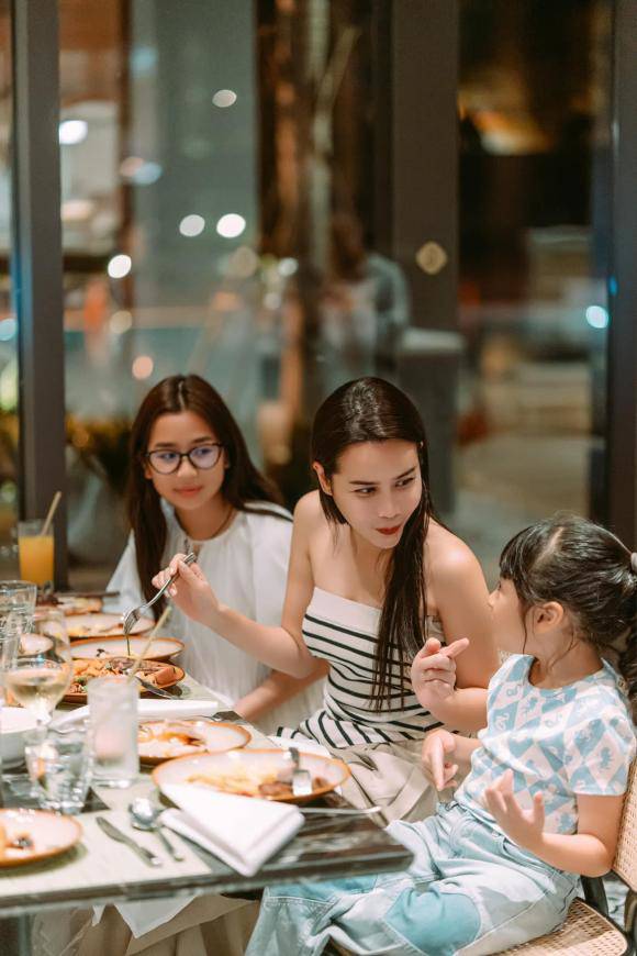 Sao Việt 24h: Con gái Đông Nhi trổ tài nói tiếng Anh amp;#34;xịn sòamp;#34;, nhiều dân mạng phải hổ thẹn vì không bằng cô bé 3 tuổi - 11