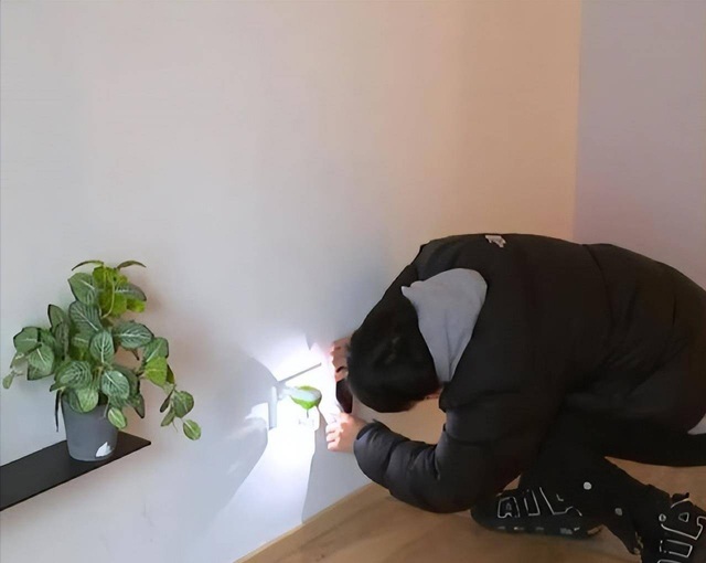 Thuê khách sạn để amp;#34;ân áiamp;#34; với bạn gái, vài ngày sau chàng trai bàng hoàng khi xem video bạn gửi - 2