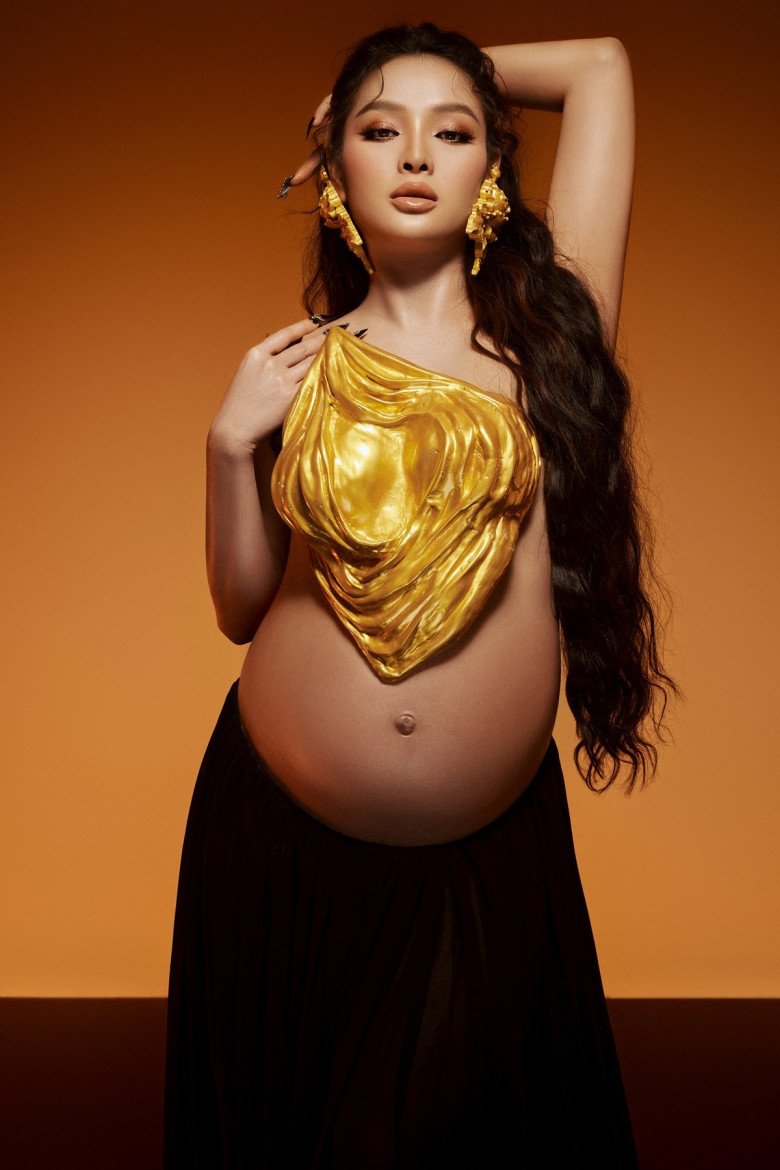 Nhiều người dành lời khen cho mẹ bầu Phương Trinh Jolie trong trang phục áo yếm.