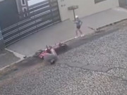 Clip Eva - Video: Sàm sỡ cô gái, nam thanh niên nhận cái kết không thể đau hơn