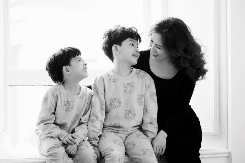 Đan Lê khéo léo trong việc dạy dỗ 2 quý tử.