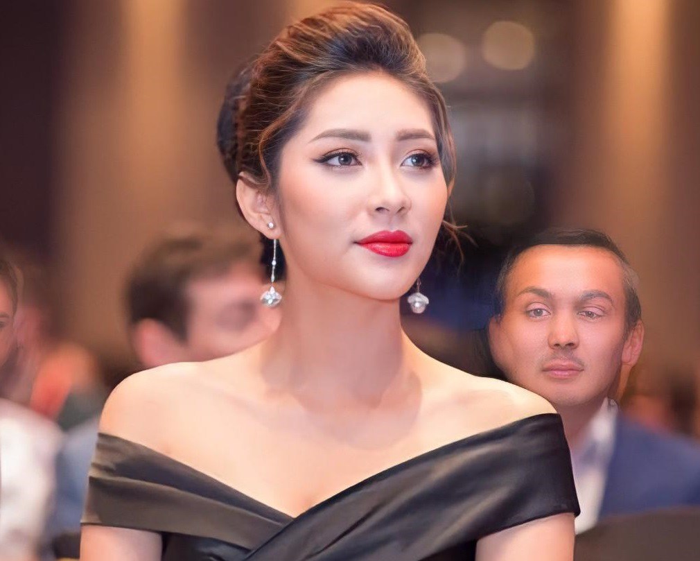 Sao Việt 24h: Vừa được tung hô nhan sắc, Văn Mai Hương gây hoang mang khi lộ vòng 2 to như amp;#34;bầu 4 thángamp;#34; - 9