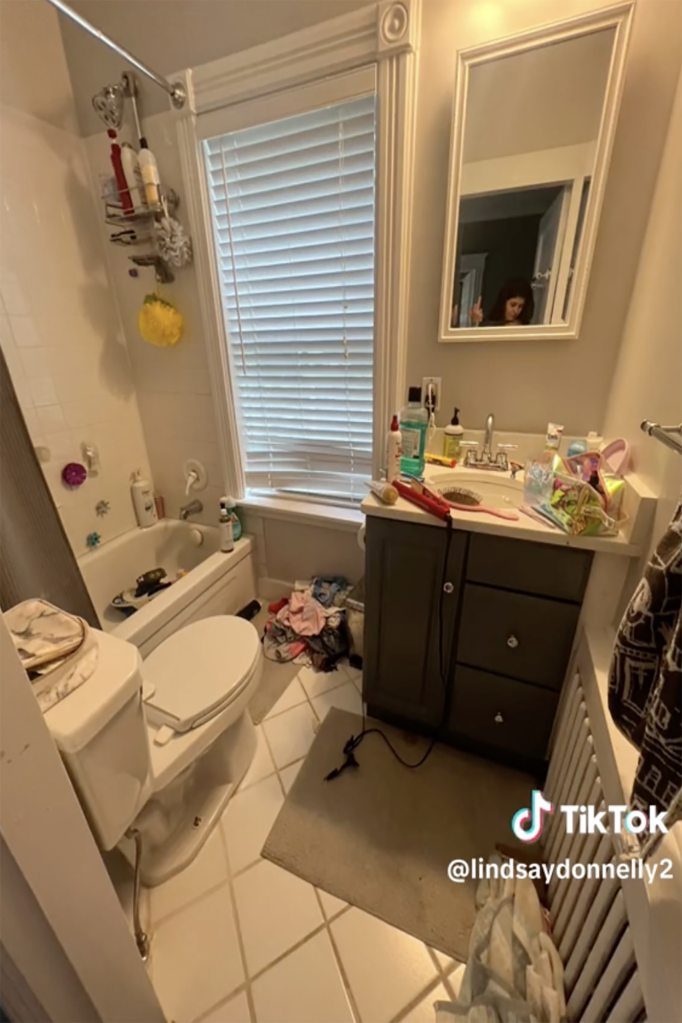 Lindsay Donnelly phát ngán với những lời nhận xét của chồng nên gần như không làm gì khiến nhà cửa trở nên lộn xộn.