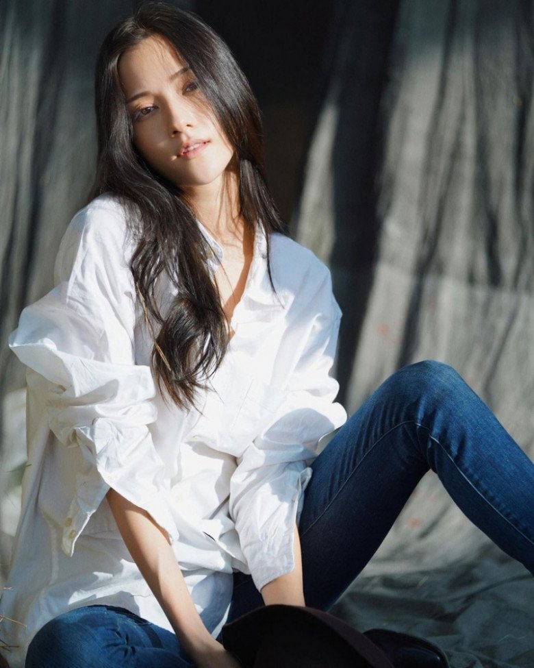 Na Nhiên Naran nổi tiếng nhờ nhan sắc nhưng đời tư mới gấy chú ý.