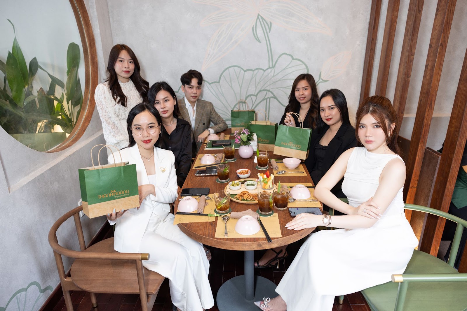 Thanh Hoàng Vegetarian Bistro là dự án đầu tiên Chủ tịch Lê Thị Xuân cùng các cộng sự lâu năm phát triển và cho ra mắt