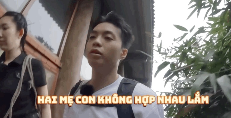 Em út của chương trình cho biết mẹ con không hợp nhau, hay cãi lộn.