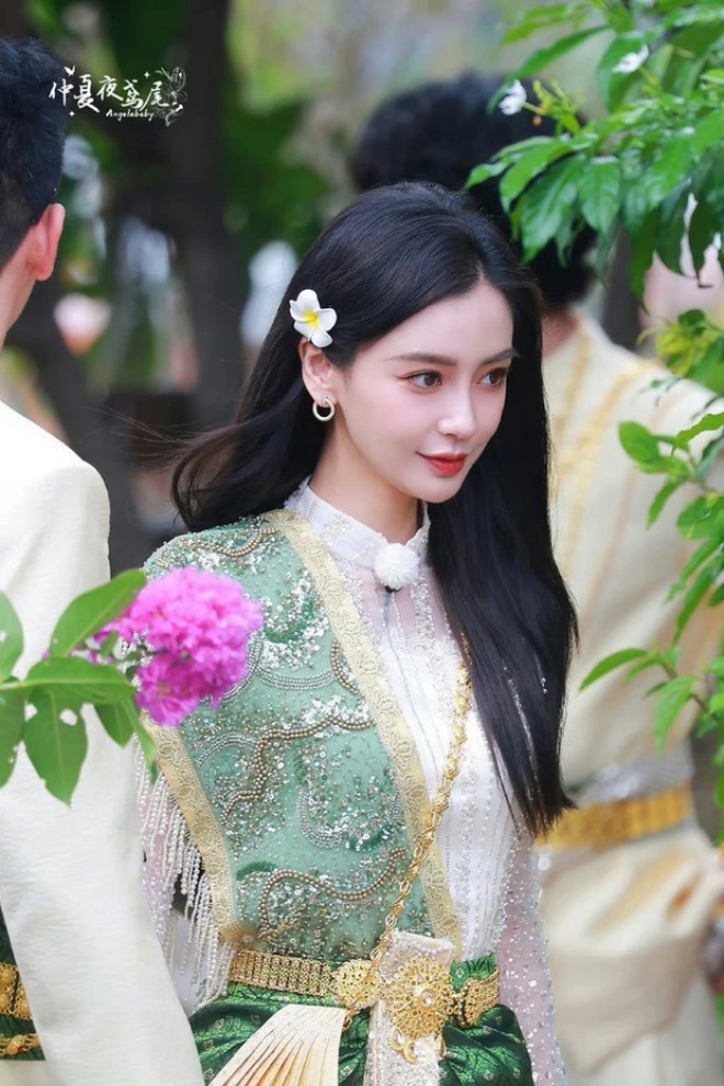 Nhan sắc của Angelababy khiến khán giả trầm trồ, chứng minh phụ nữ đẹp nhất khi không thuộc về ai.